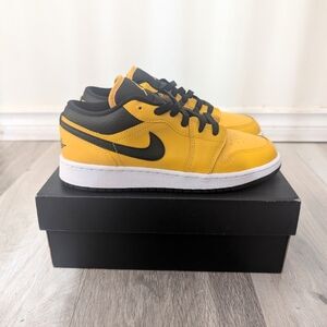 Nike Kids Yellow and Black Sneakers